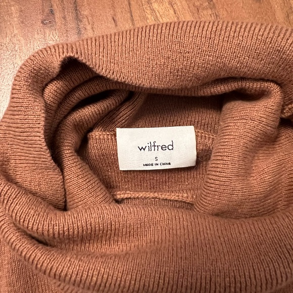 Aritzia Rebecca Crop Sweater - Picture 2 of 3